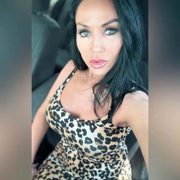 Meet your Posher, Christina - Picture 1 of 1